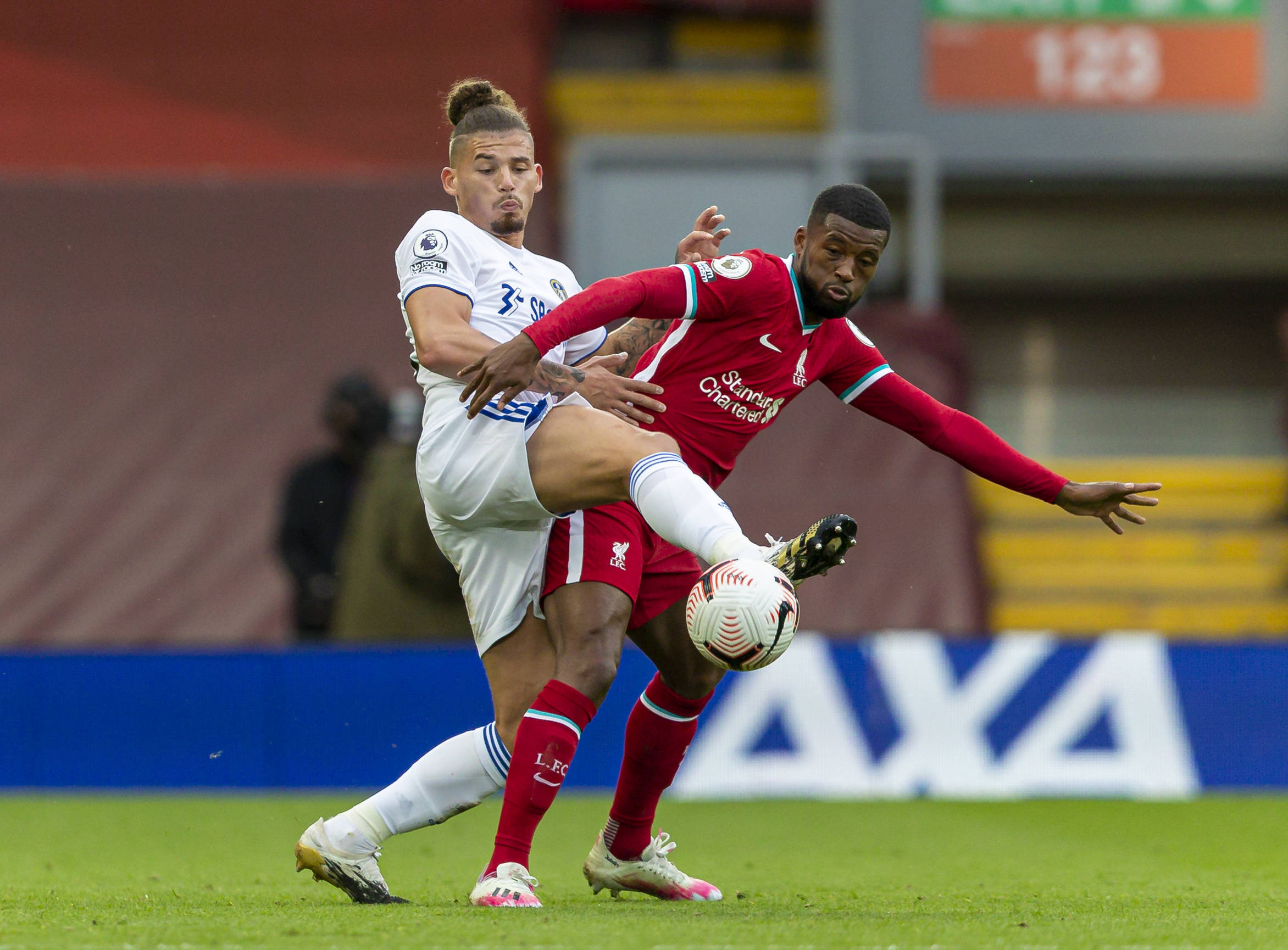 济危机中依 济危机中依